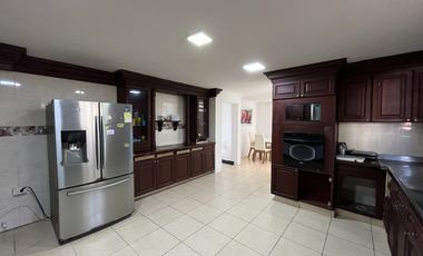 casa en venta en ciudad jardín. Cod V106411