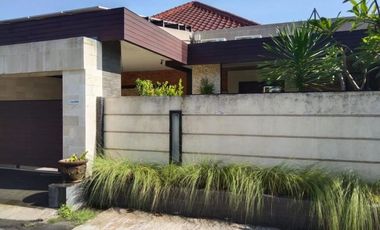 RUMAH SEMI VILLA TAMAN LUAS DI RENON HARGA MURAH