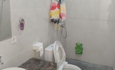 RUMAH SEMI VILLA TAMAN LUAS DI RENON HARGA MURAH