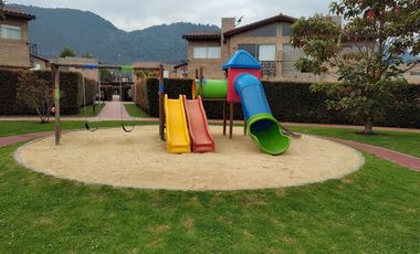 casa en arriendo/venta en condominio residencial bosque de la montaña. Cod A1003081