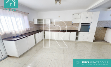 #AlquilerRUKAN || Casa 3 Habitaciones (Nivel Gerencial) | Av. COSTANERA | Caleta Olivia.-