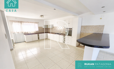 #AlquilerRUKAN || Casa 3 Habitaciones (Nivel Gerencial) | Av. COSTANERA | Caleta Olivia.-