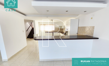 #AlquilerRUKAN || Casa 3 Habitaciones (Nivel Gerencial) | Av. COSTANERA | Caleta Olivia.-