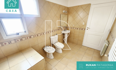 #AlquilerRUKAN || Casa 3 Habitaciones (Nivel Gerencial) | Av. COSTANERA | Caleta Olivia.-