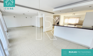 #AlquilerRUKAN || Casa 3 Habitaciones (Nivel Gerencial) | Av. COSTANERA | Caleta Olivia.-