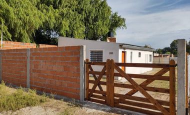 CASA SOLA EN LOTE