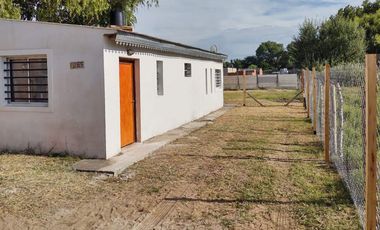 CASA SOLA EN LOTE