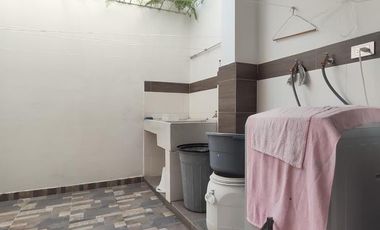 casa en venta en av. libertadores. Cod V18006