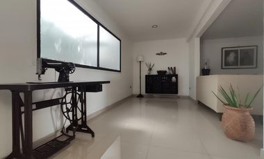 casa en venta en av. libertadores. Cod V18006