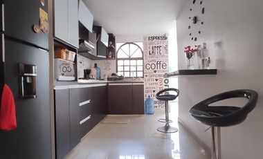 casa en venta en av. libertadores. Cod V18006