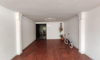 casa en venta en av. libertadores. Cod V18006