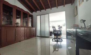 casa en venta en av. libertadores. Cod V18006