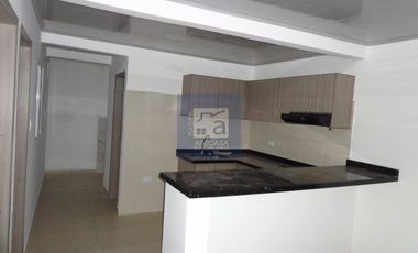 COD. 6052 - SE ARRIENDA APARTAMENTO - BARRIO:  SANTA ANA