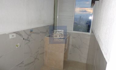COD. 6052 - SE ARRIENDA APARTAMENTO - BARRIO:  SANTA ANA