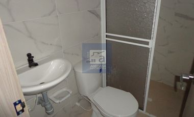 COD. 6052 - SE ARRIENDA APARTAMENTO - BARRIO:  SANTA ANA