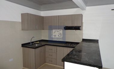 COD. 6052 - SE ARRIENDA APARTAMENTO - BARRIO:  SANTA ANA