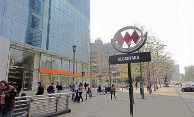 Oficina en Arriendo en Edificio Las Torcazas/ Metro Alcántara