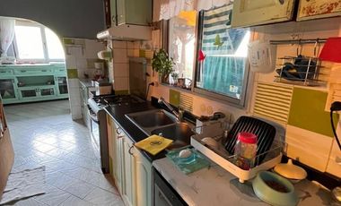 Galpón mas departamento de 3 ambientes con 2 dependencias y balcón