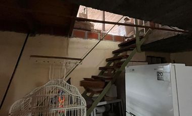 Galpón mas departamento de 3 ambientes con 2 dependencias y balcón