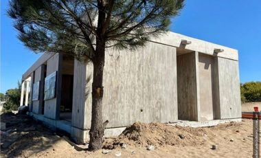 CASA A ESTRENAR EN PINAMAR  CON  ENTREGA Y SALDO  6 CUOTAS