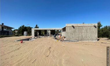 CASA A ESTRENAR EN PINAMAR  CON  ENTREGA Y SALDO  6 CUOTAS