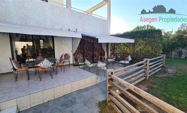 Casa en Venta en Amplia Casa en venta en calle San Roman, a pasos de Parque Schneider.