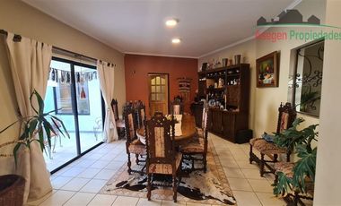 Casa en Venta en Amplia Casa en venta en calle San Roman, a pasos de Parque Schneider.