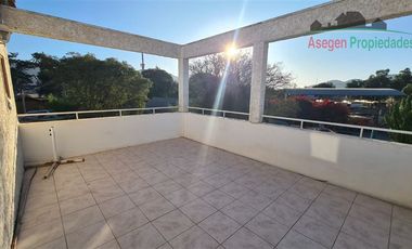 Casa en Venta en Amplia Casa en venta en calle San Roman, a pasos de Parque Schneider.