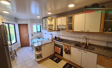 Casa en Venta en Amplia Casa en venta en calle San Roman, a pasos de Parque Schneider.