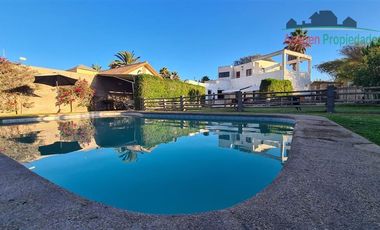 Casa en Venta en Amplia Casa en venta en calle San Roman, a pasos de Parque Schneider.