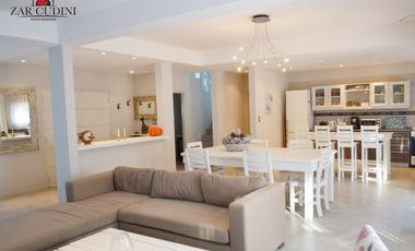 VENTA COSTA ESMERALDA CASA 4 AMBIENTES