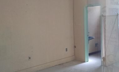 Renta Local a un costado de La Comer 35m2