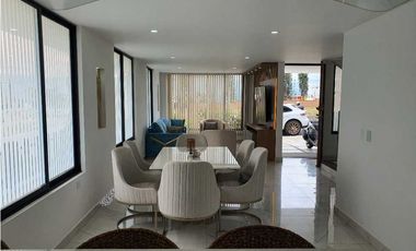 Se Vende Casa Esquinera En Conjunto Cerrado Con Piscina