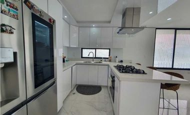 Se Vende Casa Esquinera En Conjunto Cerrado Con Piscina