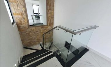 Se Vende Casa Esquinera En Conjunto Cerrado Con Piscina