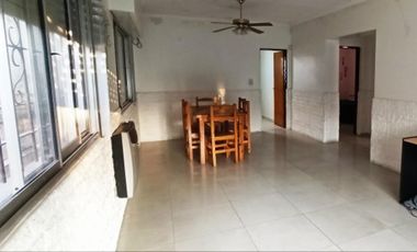 P.H. 3 AMBIENTES AL FRENTE RECICLADO CON PATIO Y TERRAZA