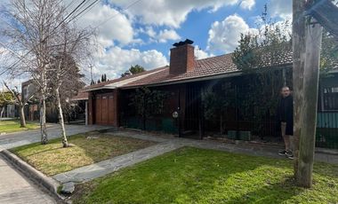 Hermoso chalet en barrio Los Pinares. Terreno de 10x33