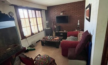 Hermoso chalet en barrio Los Pinares. Terreno de 10x33