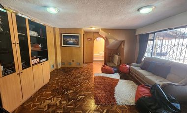VENTA DE CASA EN CARCELEN 5 DORMITORIOS