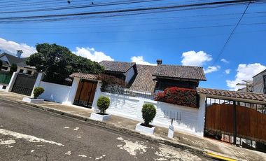 VENTA DE CASA EN CARCELEN 5 DORMITORIOS