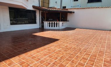 VENTA DE CASA EN CARCELEN 5 DORMITORIOS