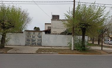 CASA PH SOBRE CALLE 8 - CON AMPLIO TERRENO