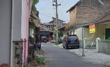 KOST 18 KT FULL PENGHUNI JUAL MURAH 100 METER UTY 2