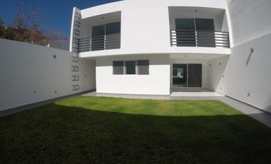 Preciosa Residencia en Cumbres de Cimatario, GRAN JARDÍN, 4ta Habitación en PB..