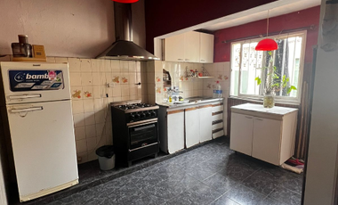Venta en Block-Local + Casa 3amb