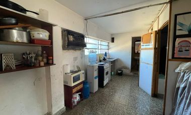 Venta en Block-Local + Casa 3amb