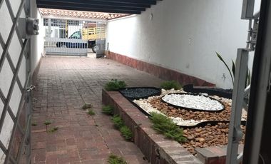 casa en venta en barrio blanco. Cod V8913