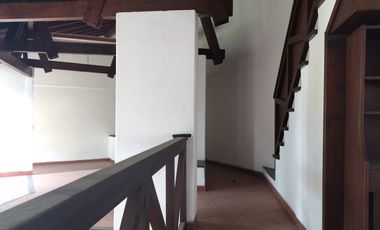 casa en venta en barrio blanco. Cod V8913