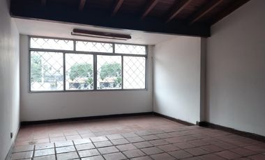 casa en venta en barrio blanco. Cod V8913