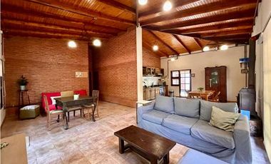 Chalet con piscina y quincho en Chacras de Benitez!